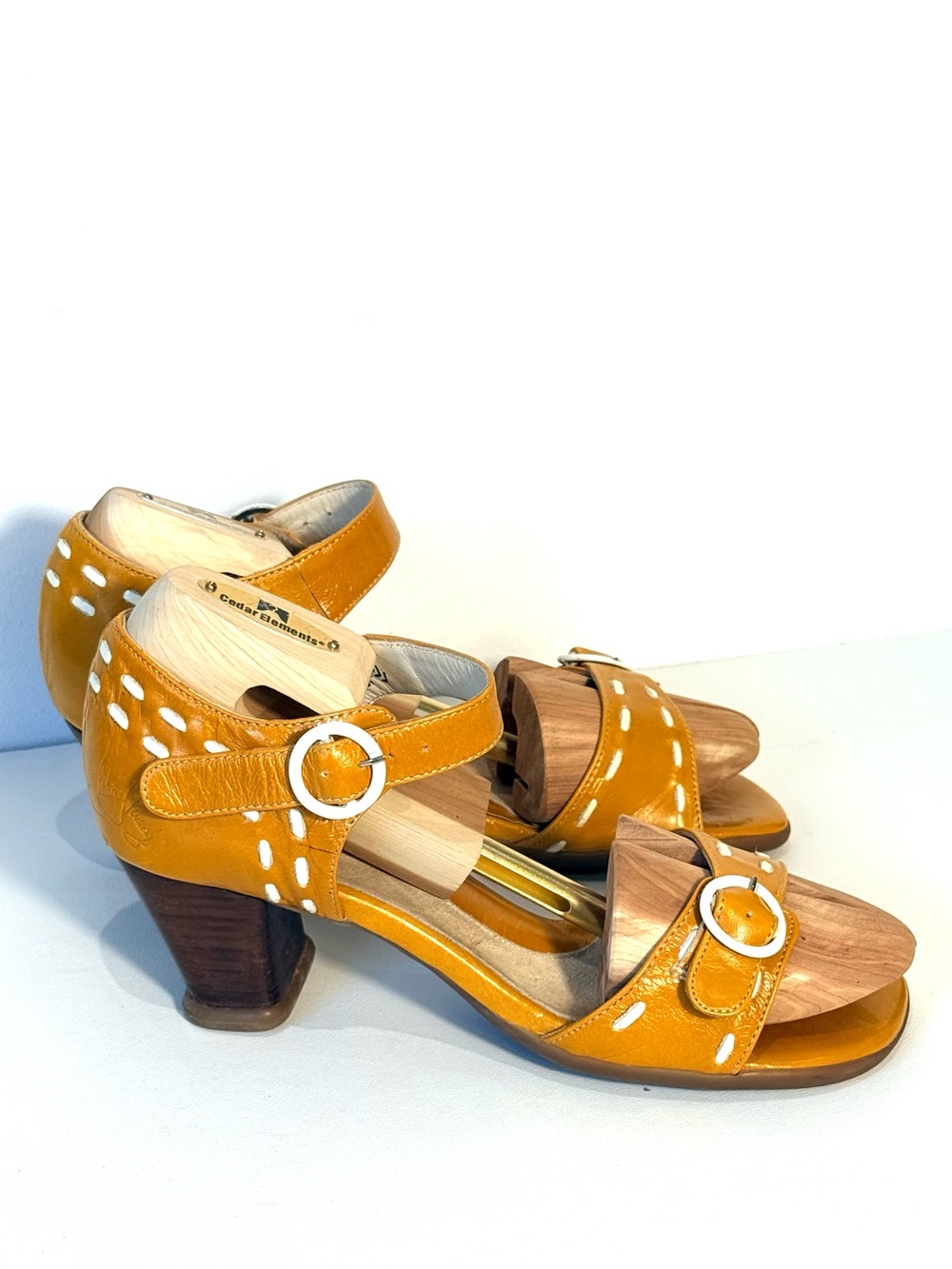 John Fluevog Operetta Renée Sandals 8.5 Yellow Leather White Stitching Mustard